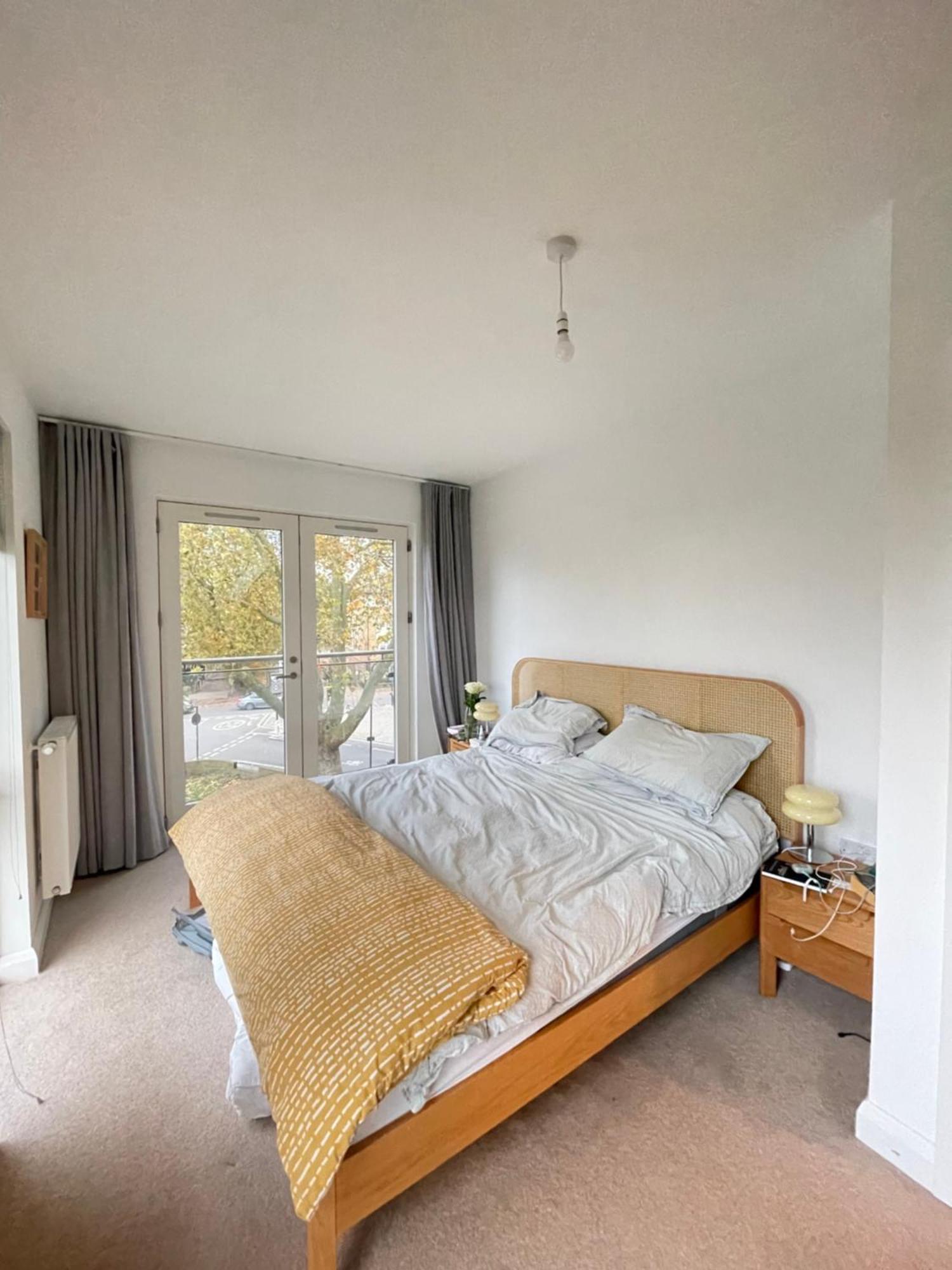 & Modern 1bd Flat With Balcony Hackney! * London