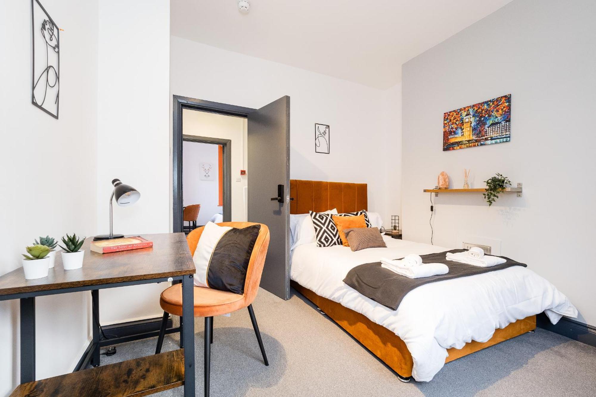 Spacious 6 Ensuite Bedroom House In Semesterbostad