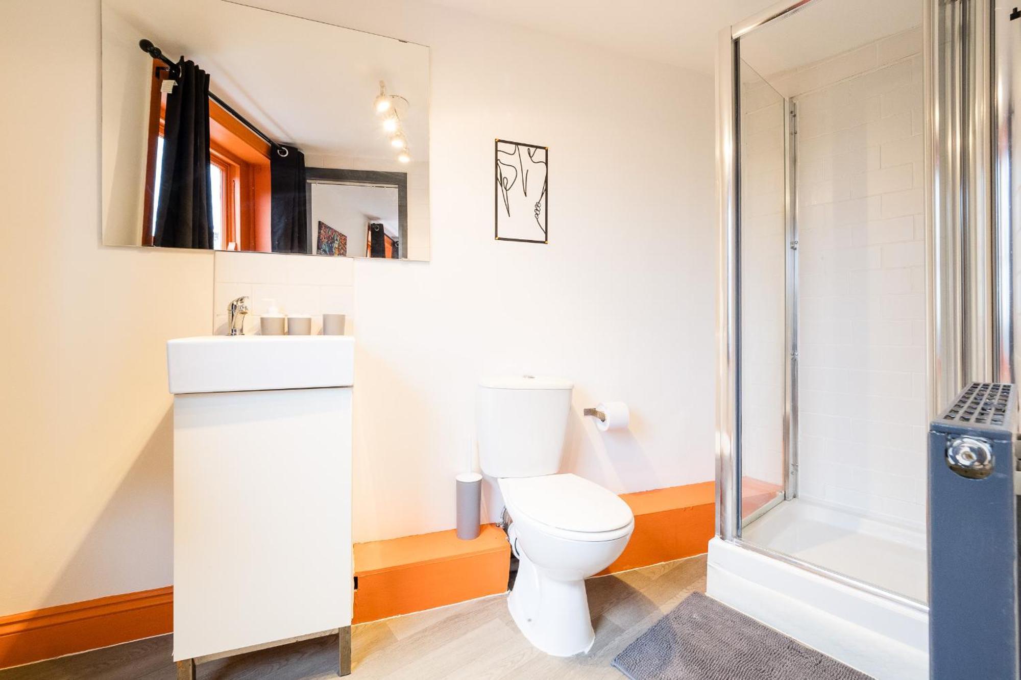 Spacious 6 Ensuite Bedroom House In Semesterbostad London