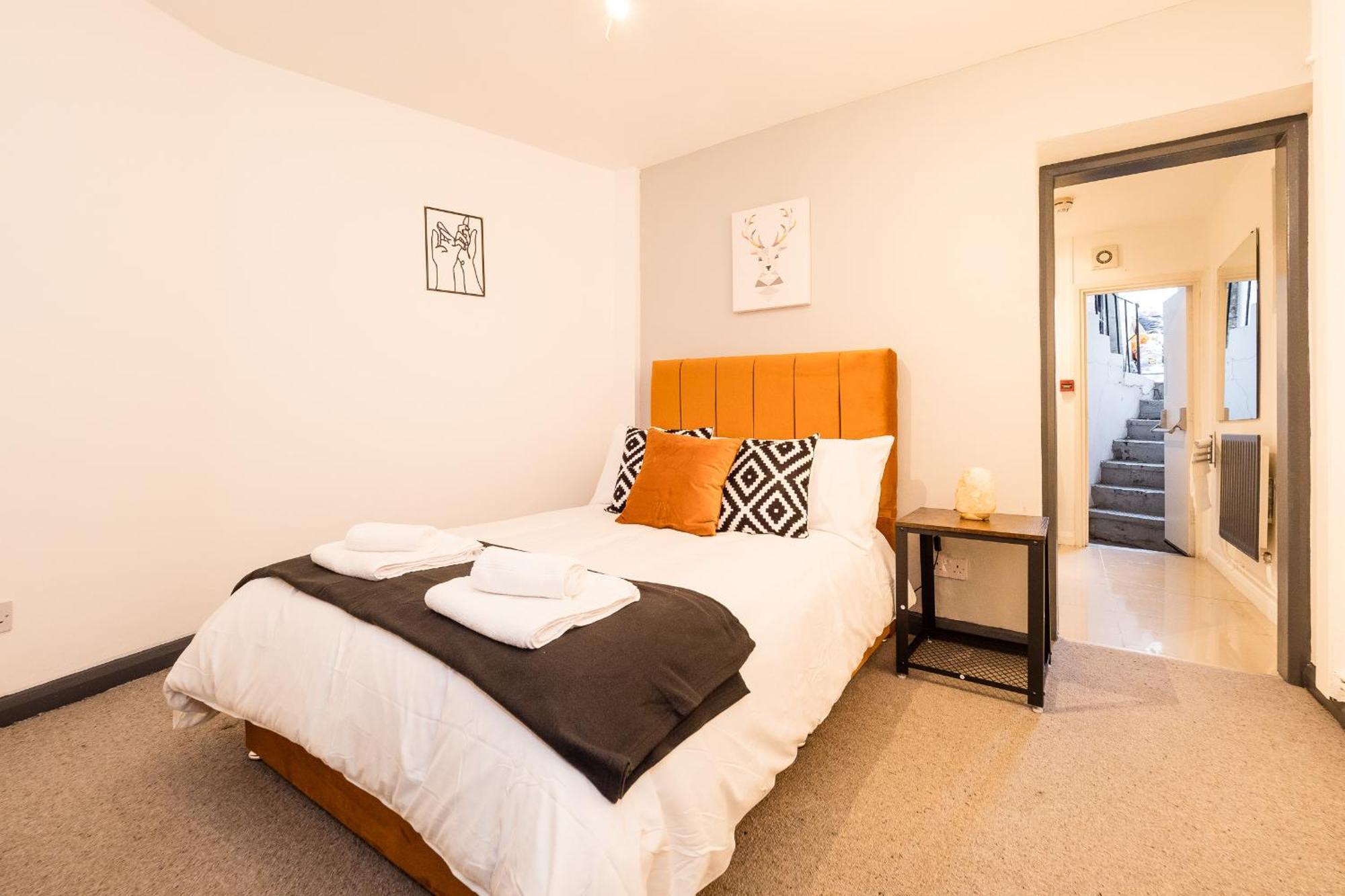 Spacious 6 Ensuite Bedroom House In Semesterbostad