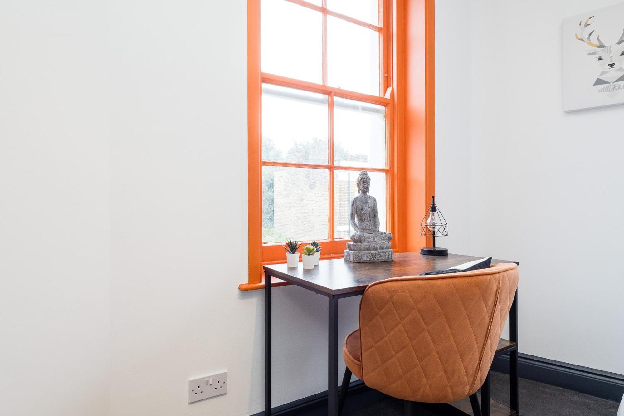 Semesterbostad Spacious 6 Ensuite Bedroom House In *