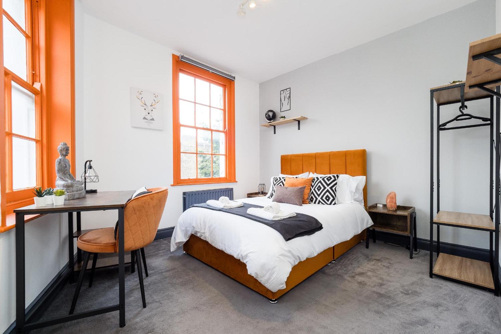 Spacious 6 Ensuite Bedroom House In Semesterbostad