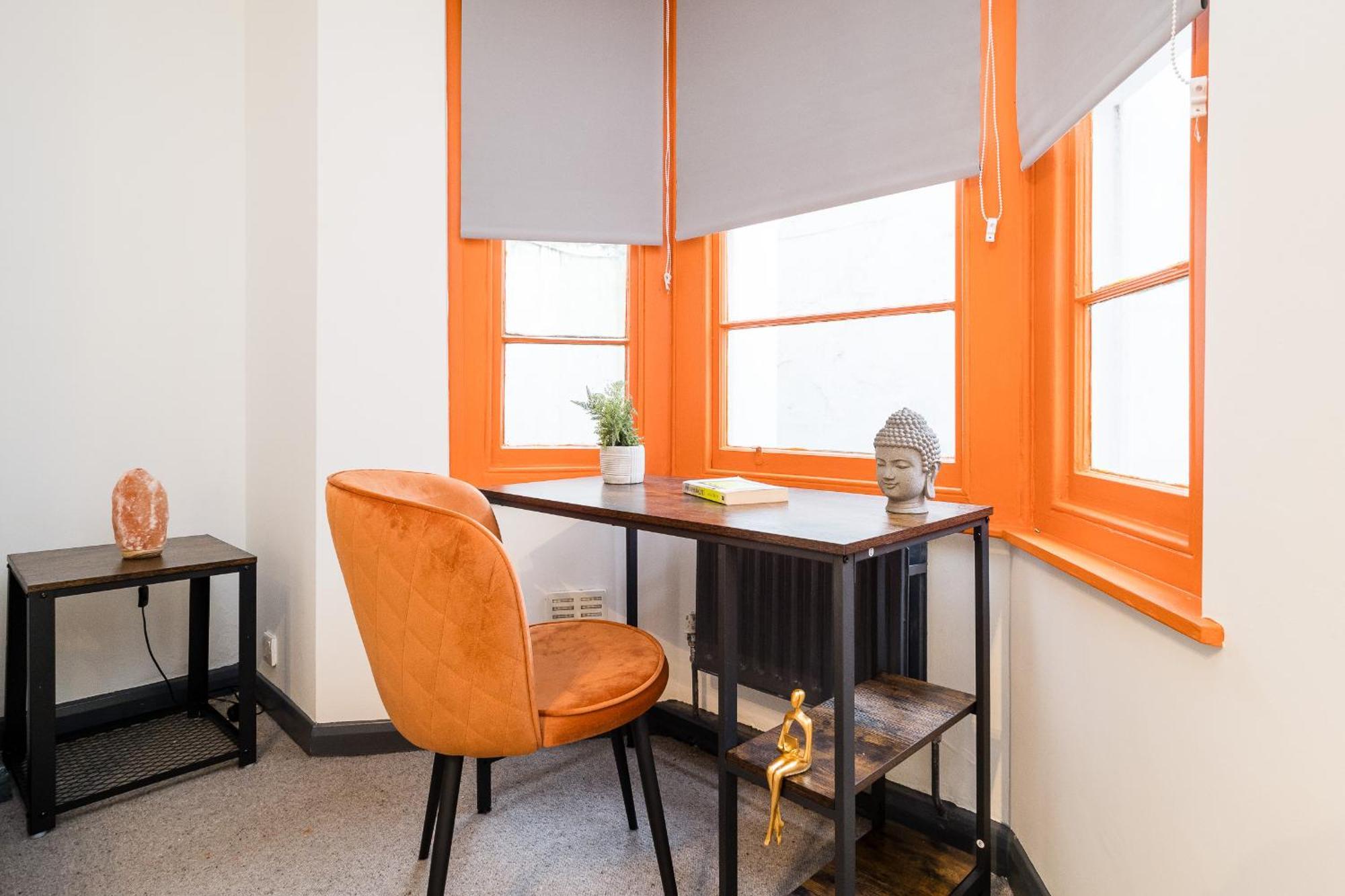 Semesterbostad Spacious 6 Ensuite Bedroom House In