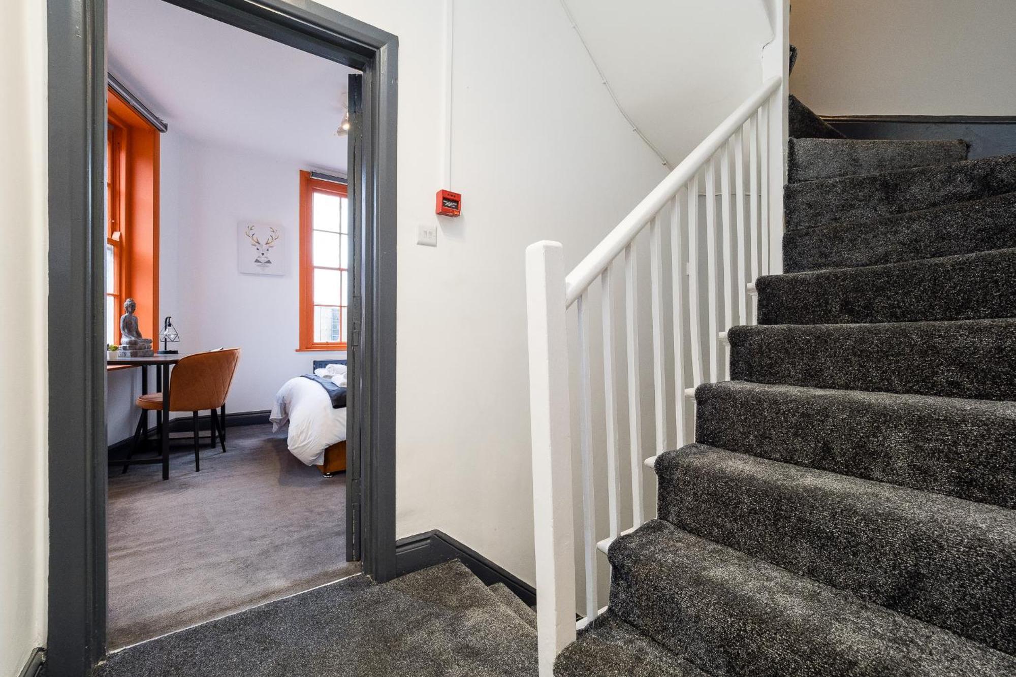 Spacious 6 Ensuite Bedroom House In Semesterbostad