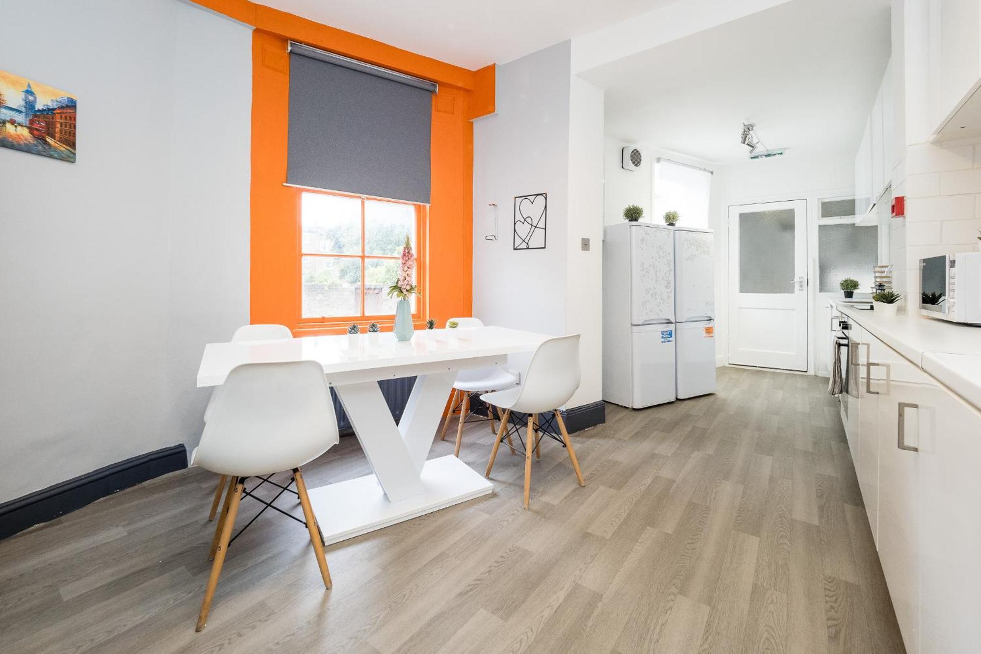 Spacious 6 Ensuite Bedroom House In Semesterbostad