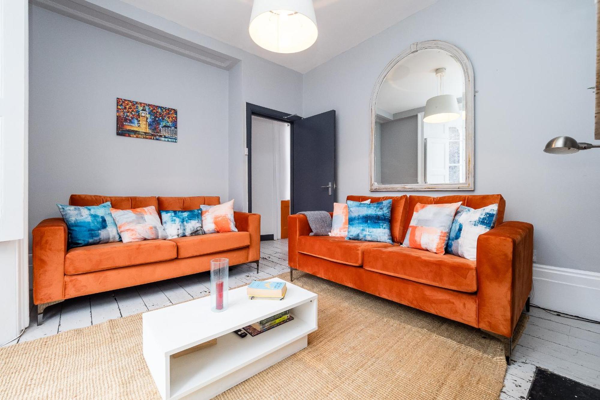 Spacious 6 Ensuite Bedroom House In Semesterbostad