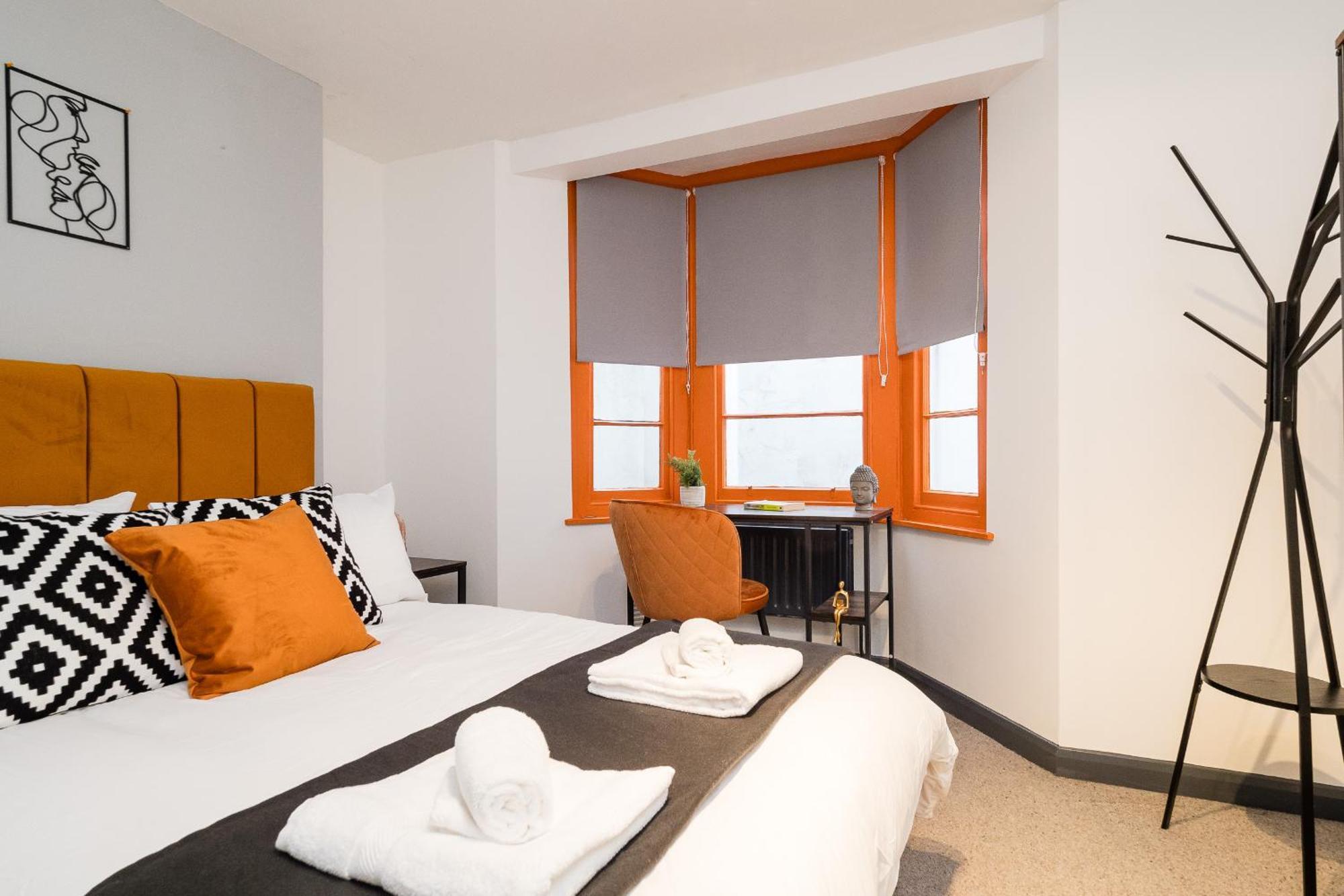Spacious 6 Ensuite Bedroom House In Semesterbostad *
