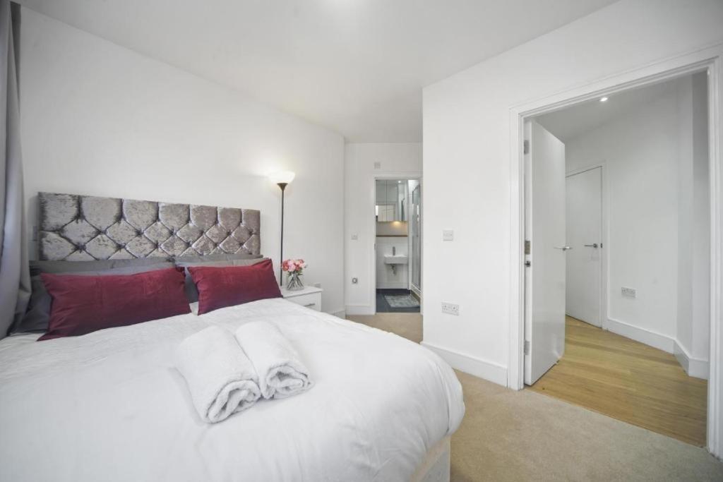 Modern 2-bedroom, 2-bath In Tower Bridge & Bridge - Unbeatable Location & Transport Links Londen
