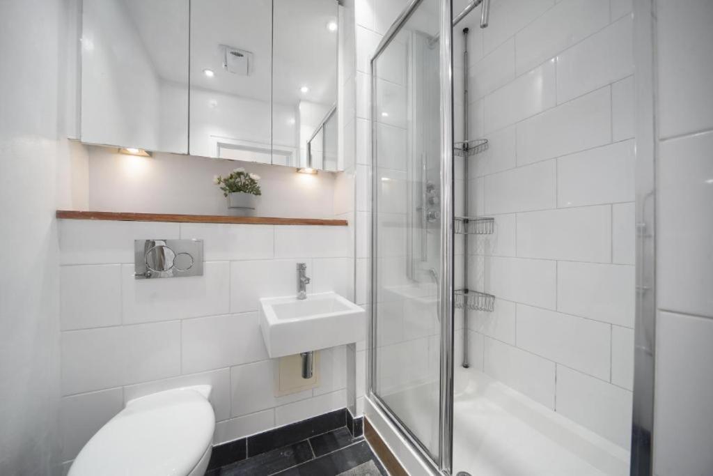 Modern 2-bedroom, 2-bath In Tower Bridge & Bridge - Unbeatable Location & Transport Links Appartement *