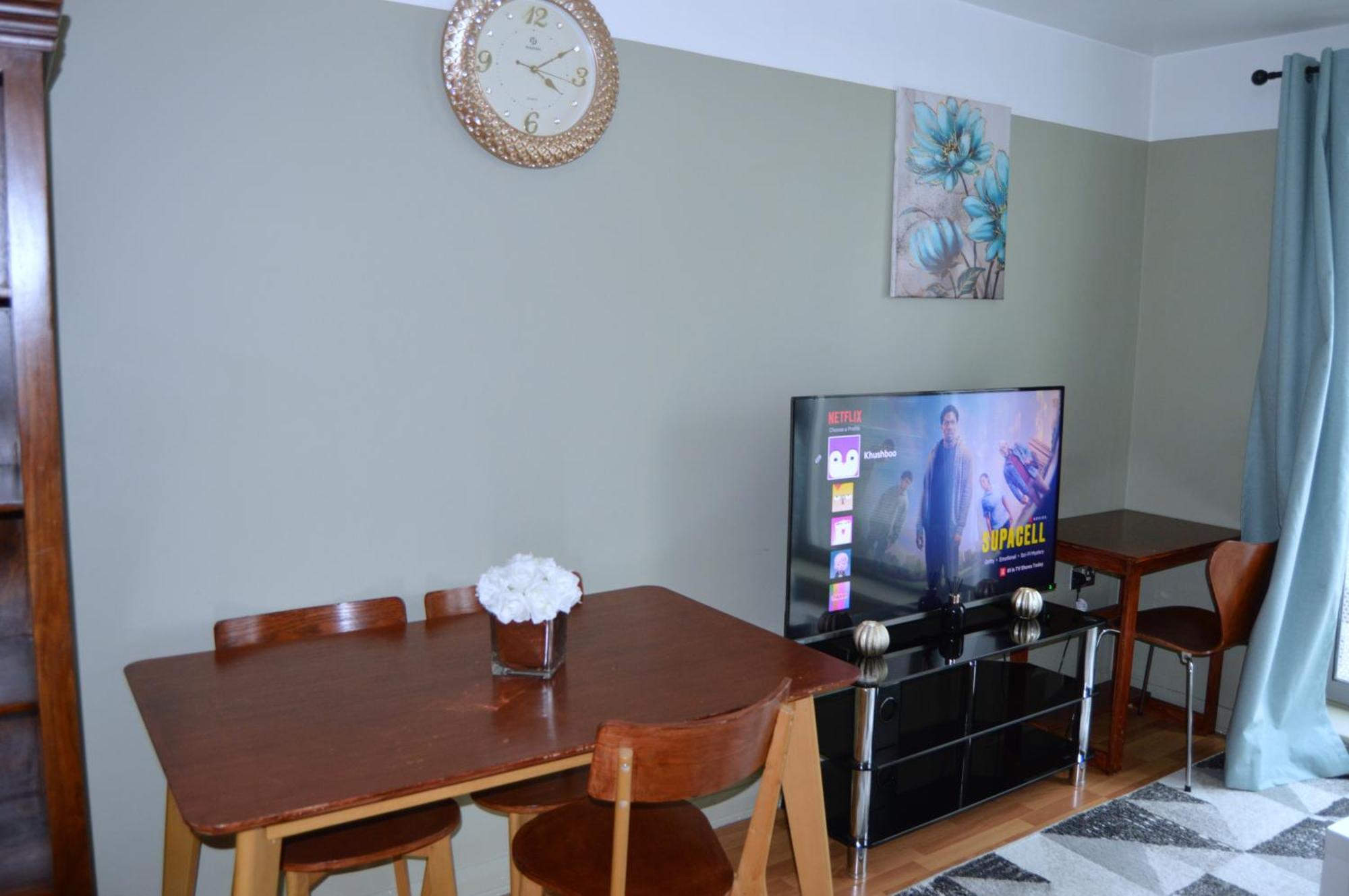 Entire Next To Canary Wharf In Apartment