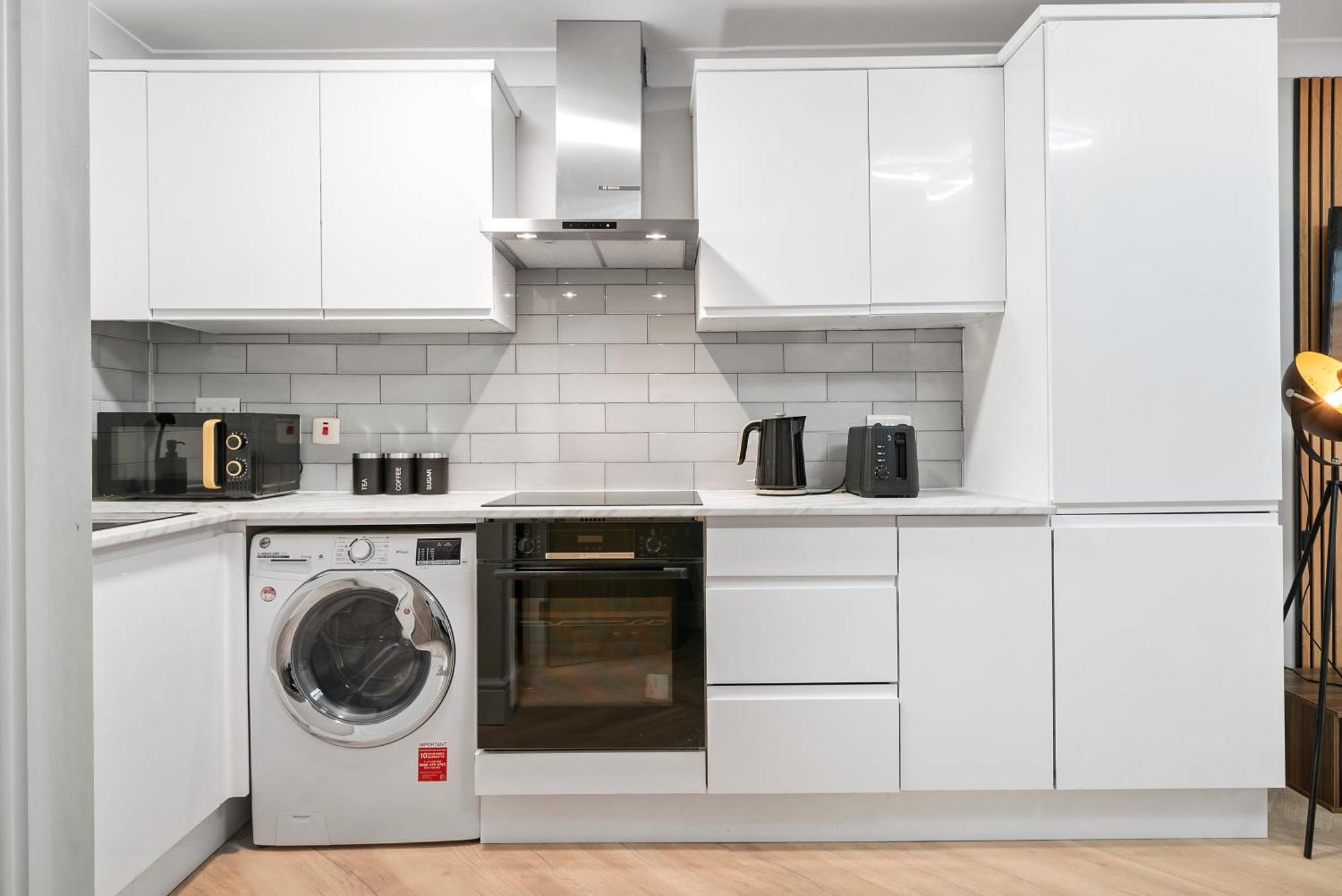 Stylish 3-bedroom Greenwich 2 Bath Pad & Free Parking * London