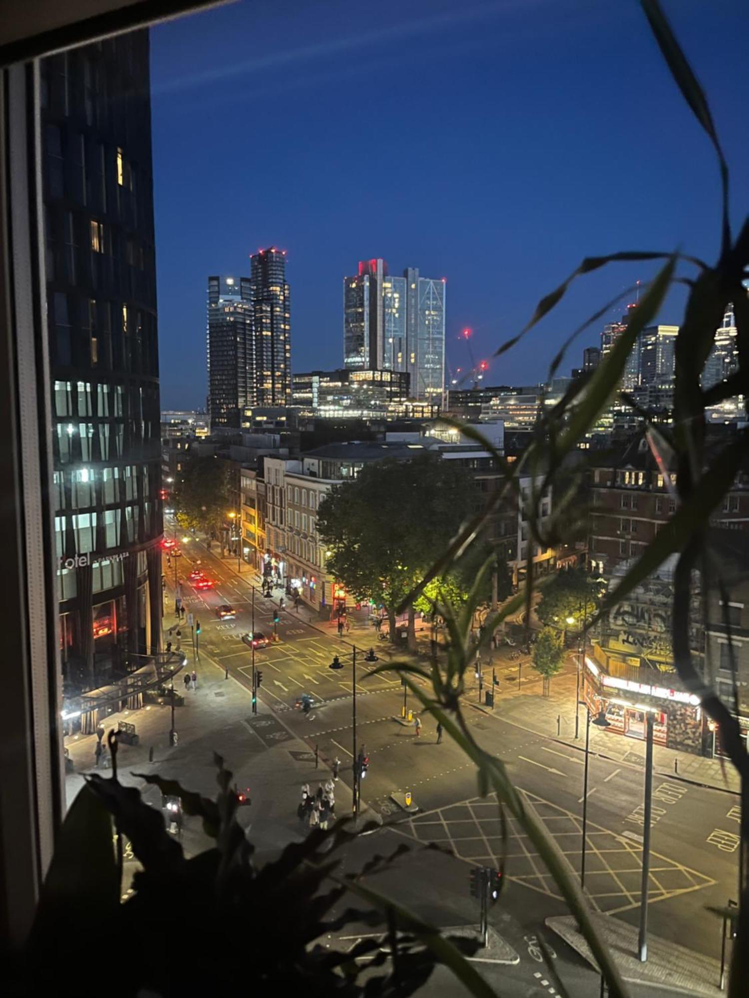 Apartment 2 Bedroom Flat In Zone 1 East With Parking London