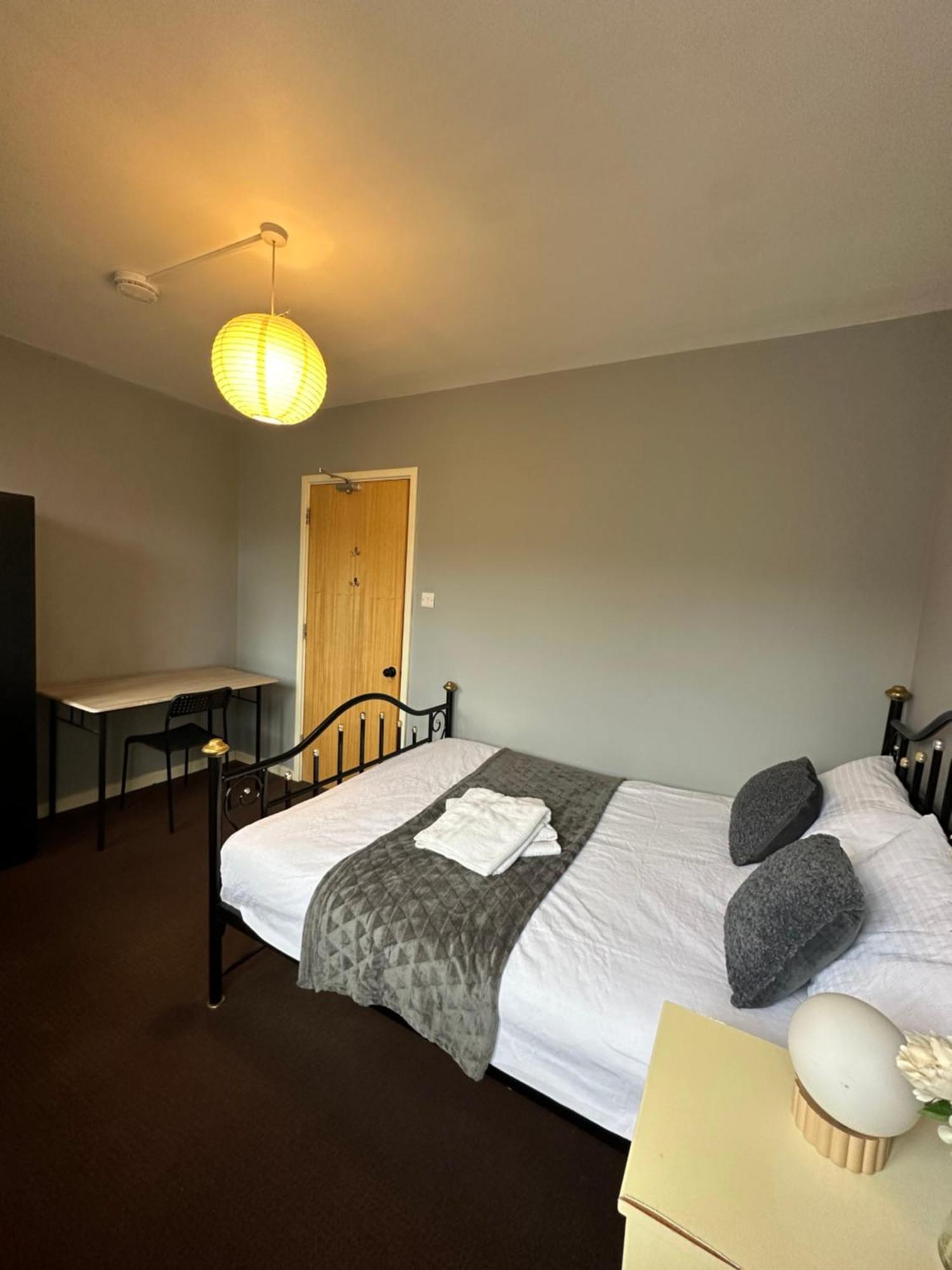 Luxury In Central London!6 Bedroom With 2 Bath & Separate Wc! * Londen