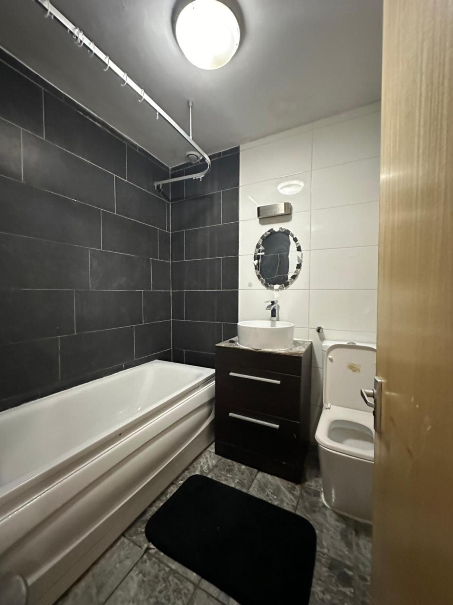 Luxury In Central London!6 Bedroom With 2 Bath & Separate Wc! * Londen