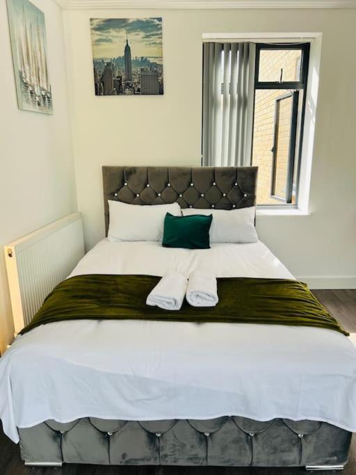 Stunning Two Bed Flat In *