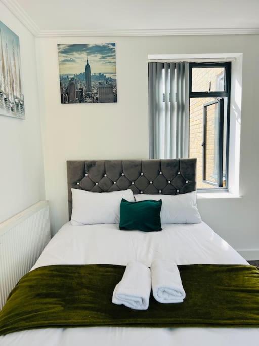 Stunning Two Bed Flat In * London