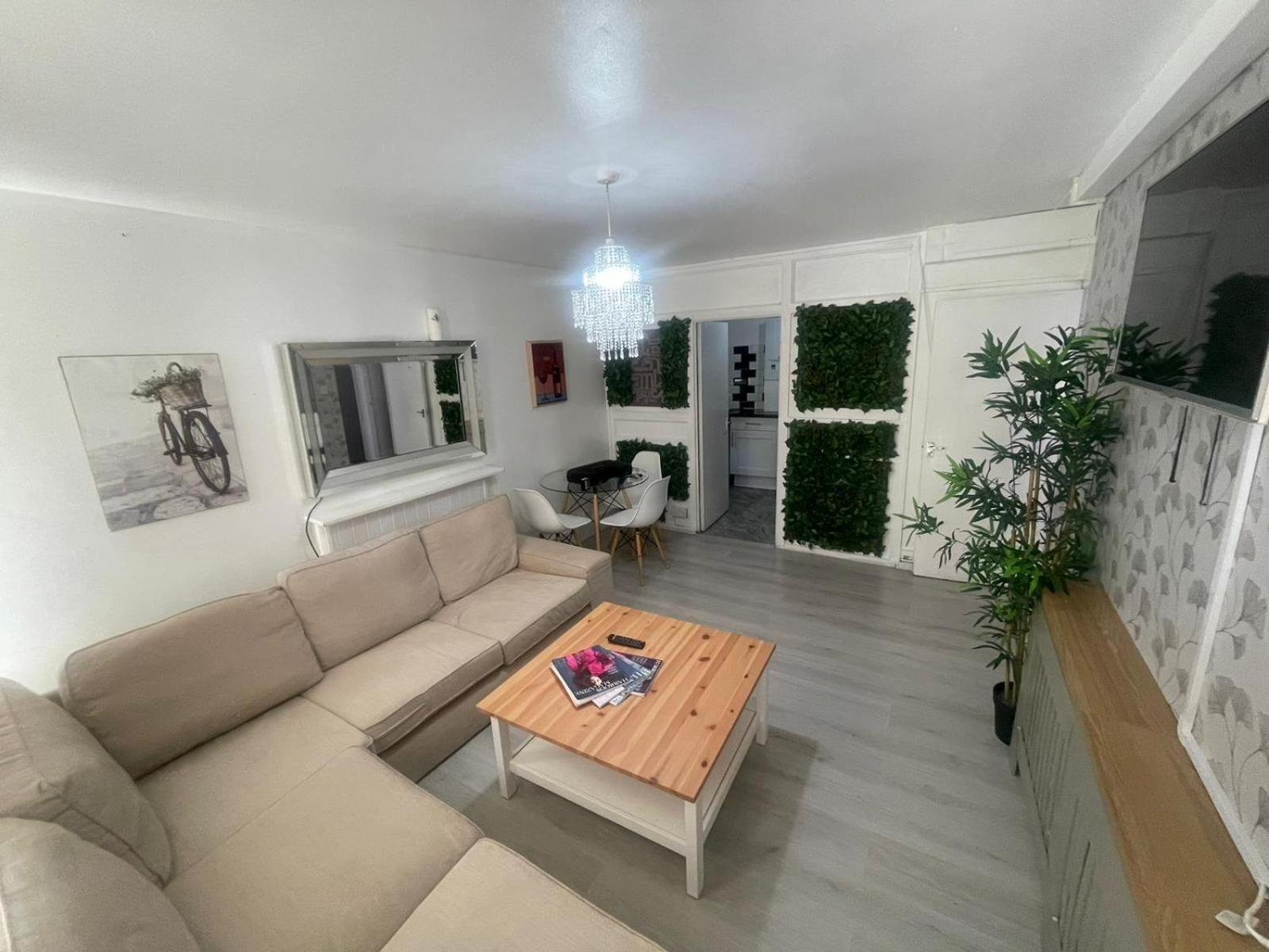 New! Xtra Large 4 Bedroom Up To 12 Guests Lägenhet London