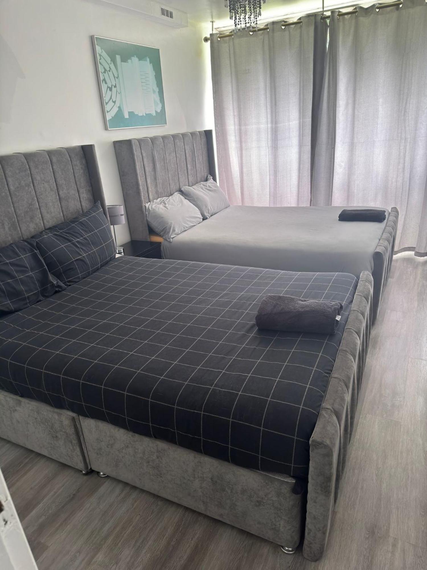 Lägenhet New! Xtra Large 4 Bedroom Up To 12 Guests London