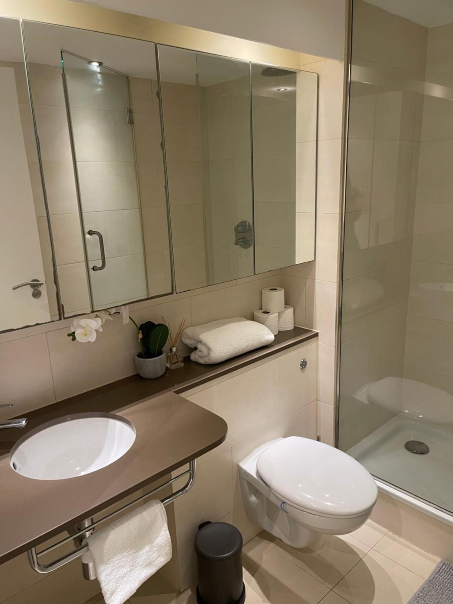 Modern Luxury 2 Bedroom In Excel Appartamento Londra