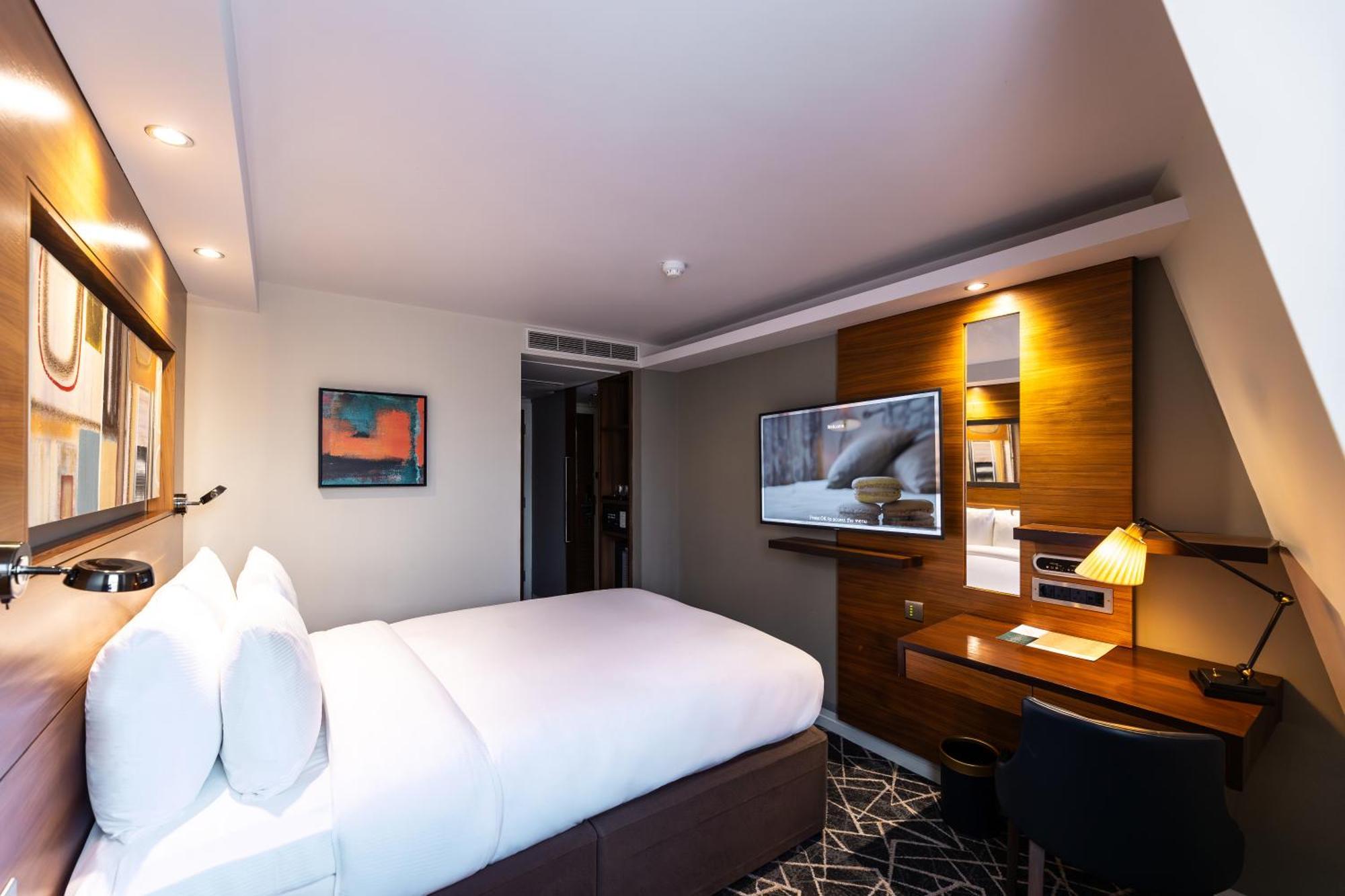 100 Queen's Gate London, Curio Collection By Hilton