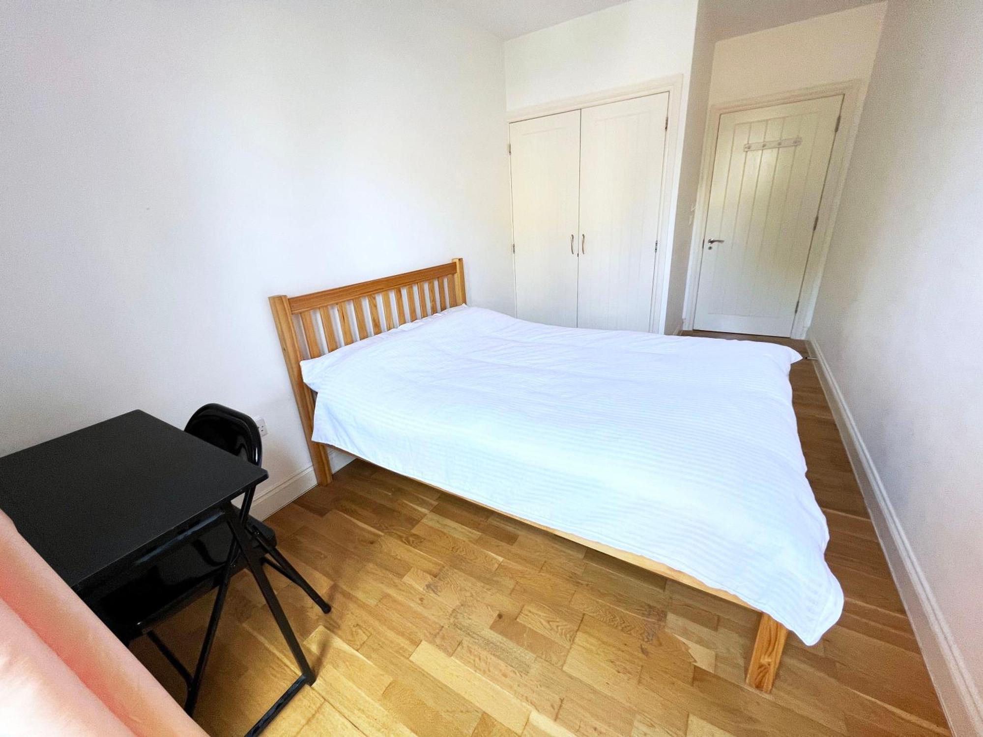 Bedroom 1, Queens Road Homestay London