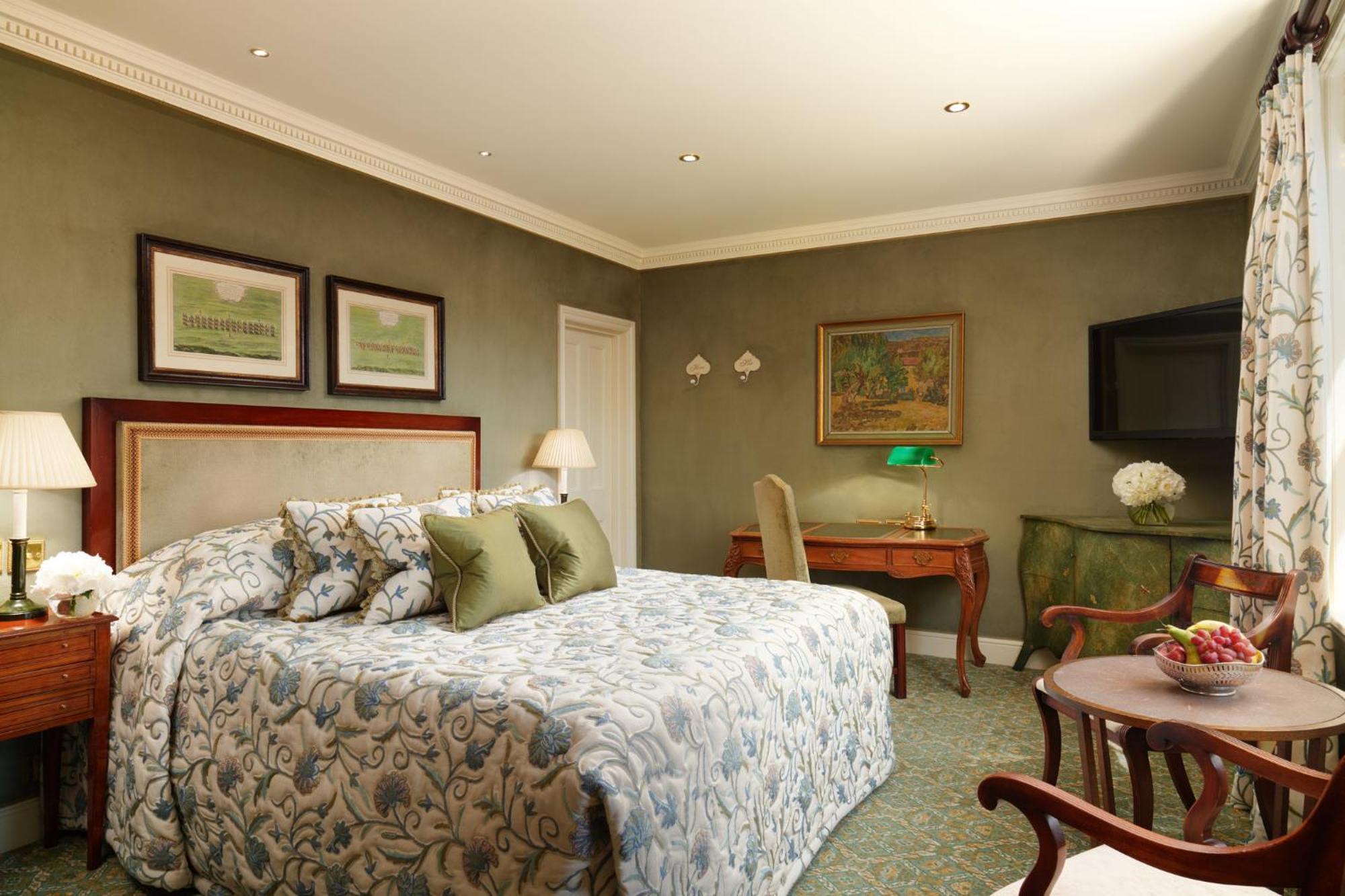 Egerton House 5* London