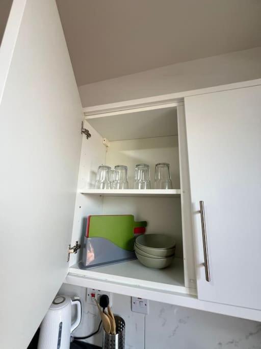 Lägenhet 2 Bedroom Near Station London