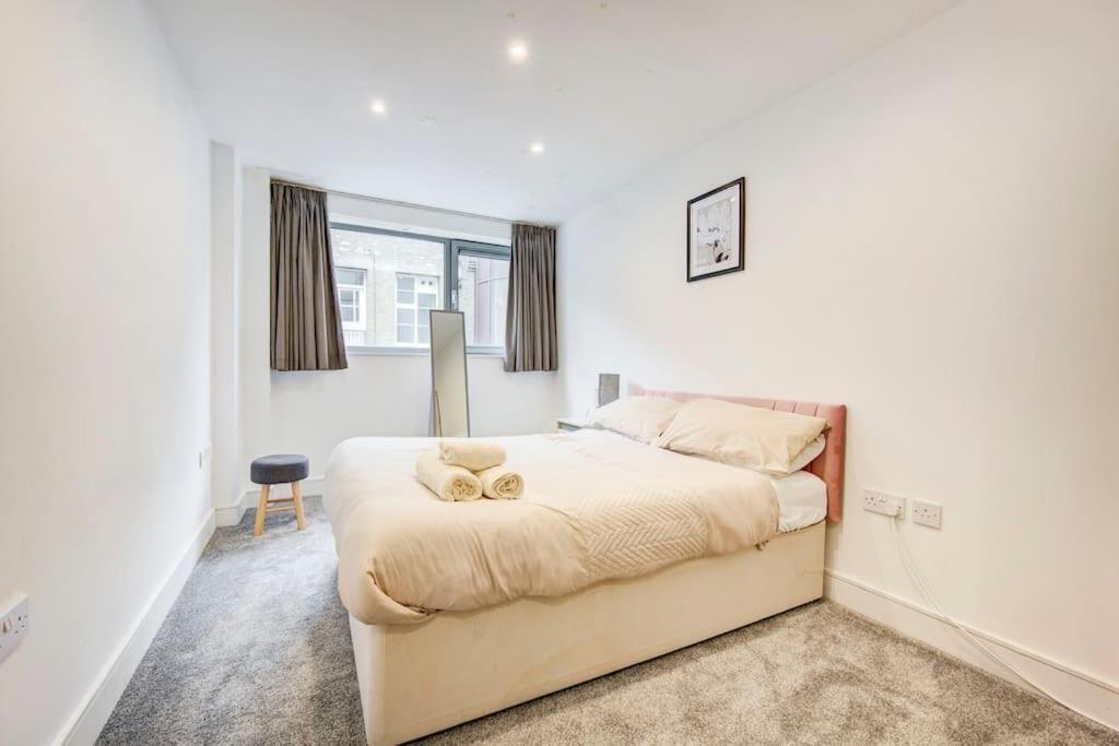 Prime Location In Tower Bridge, 2 Bedroom Apartment London