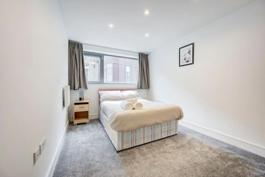 Prime Location In Tower Bridge, 2 Bedroom Apartment London