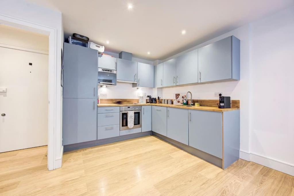 Prime Location In Tower Bridge, 2 Bedroom Apartment London