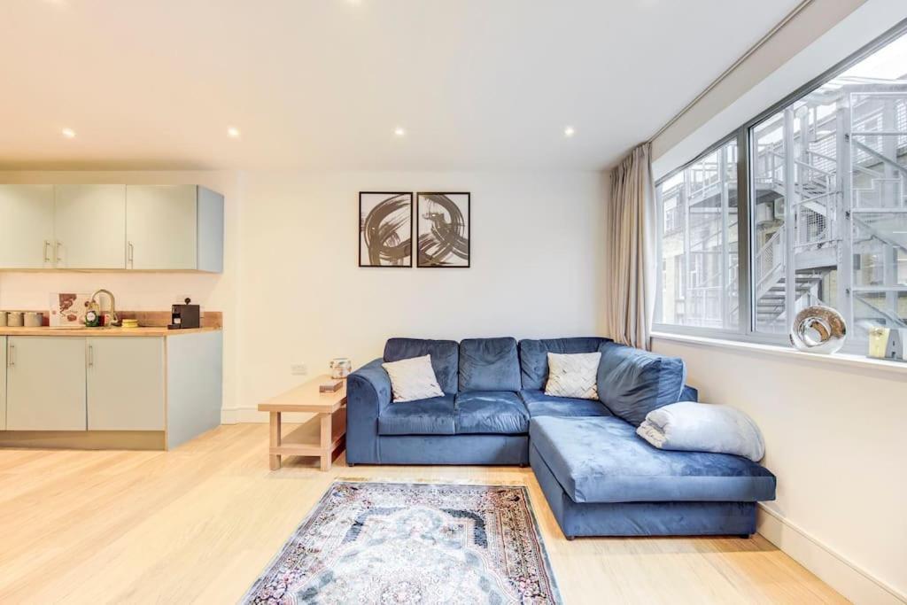 Prime Location In Tower Bridge, 2 Bedroom * London