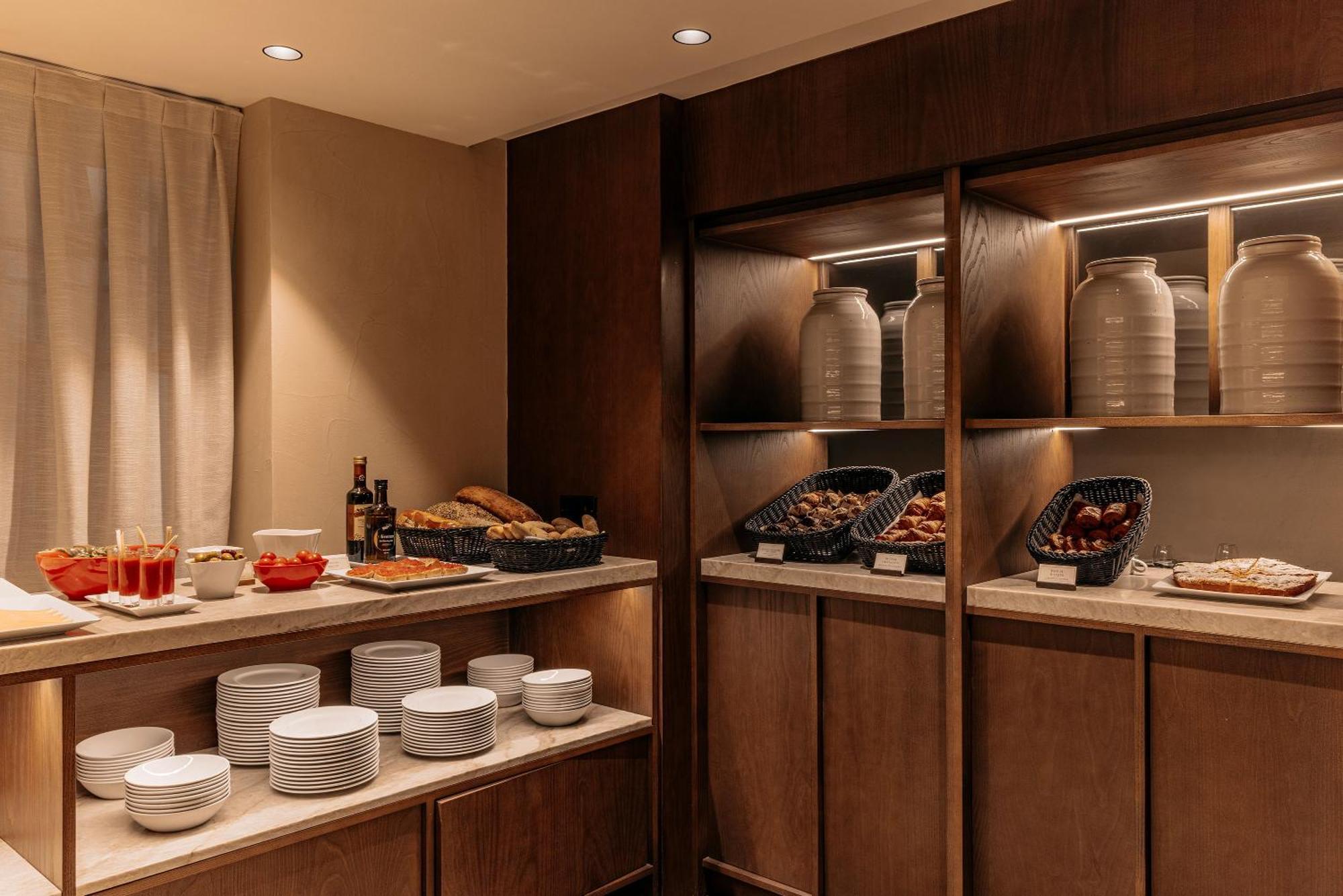 Hotell The Caesar 4*