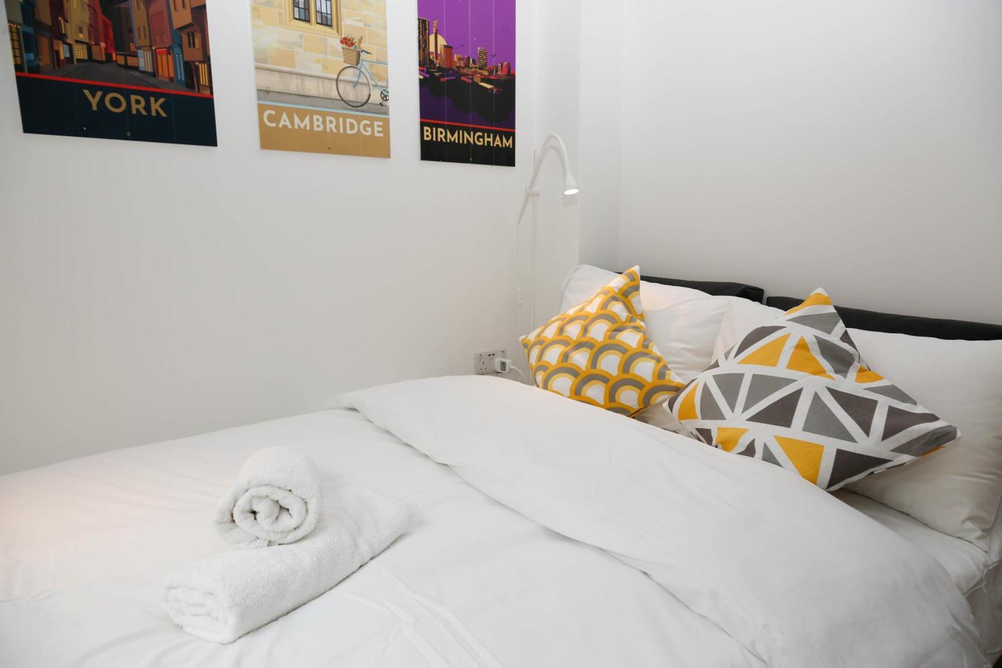 New Luxury In Next To Shops, Cafes, Bars & Metro Leilighet