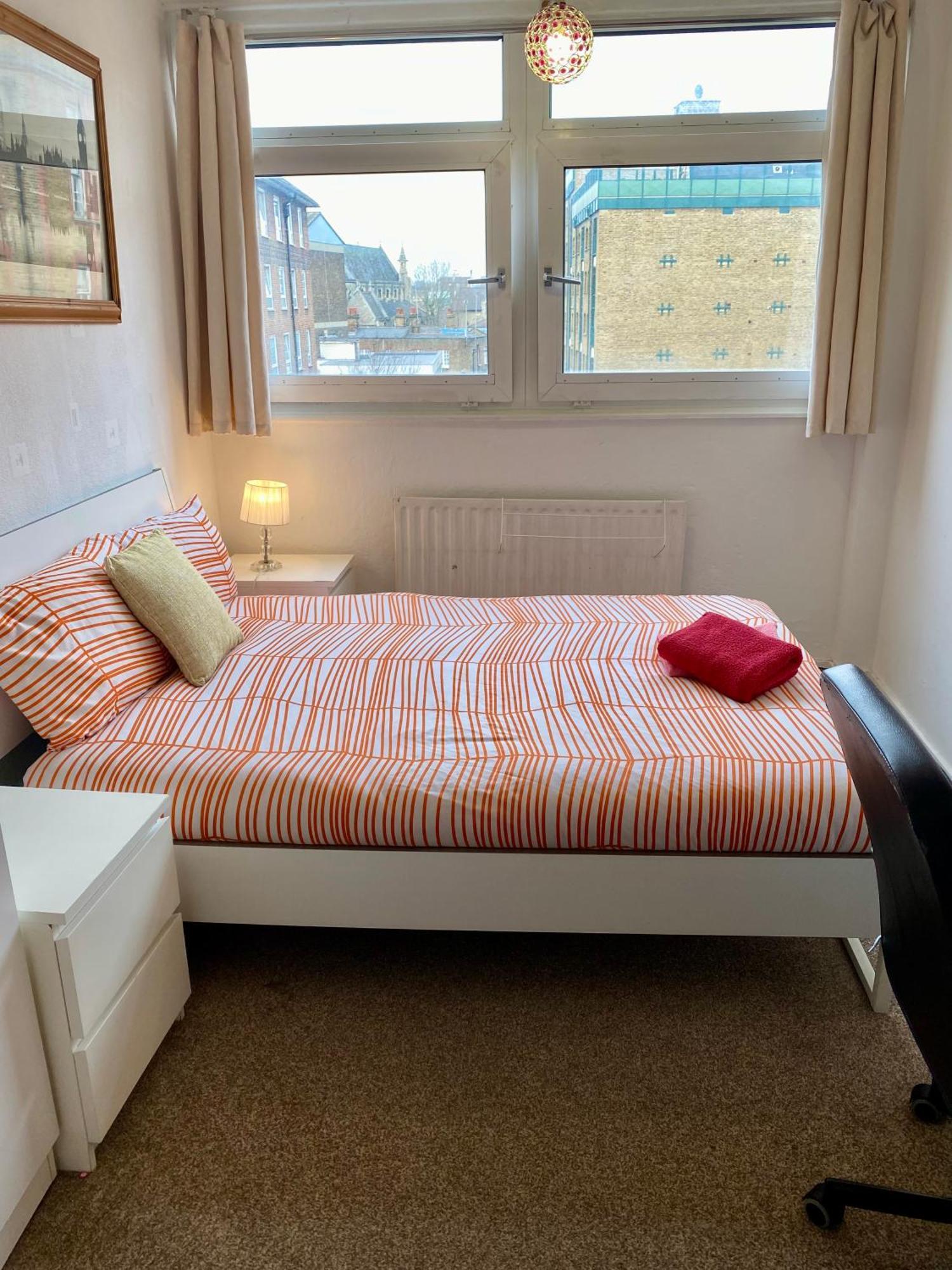 Cosy 3 Bed Apt, Old Truman Brewery! Brick Lane, London, E1 * London