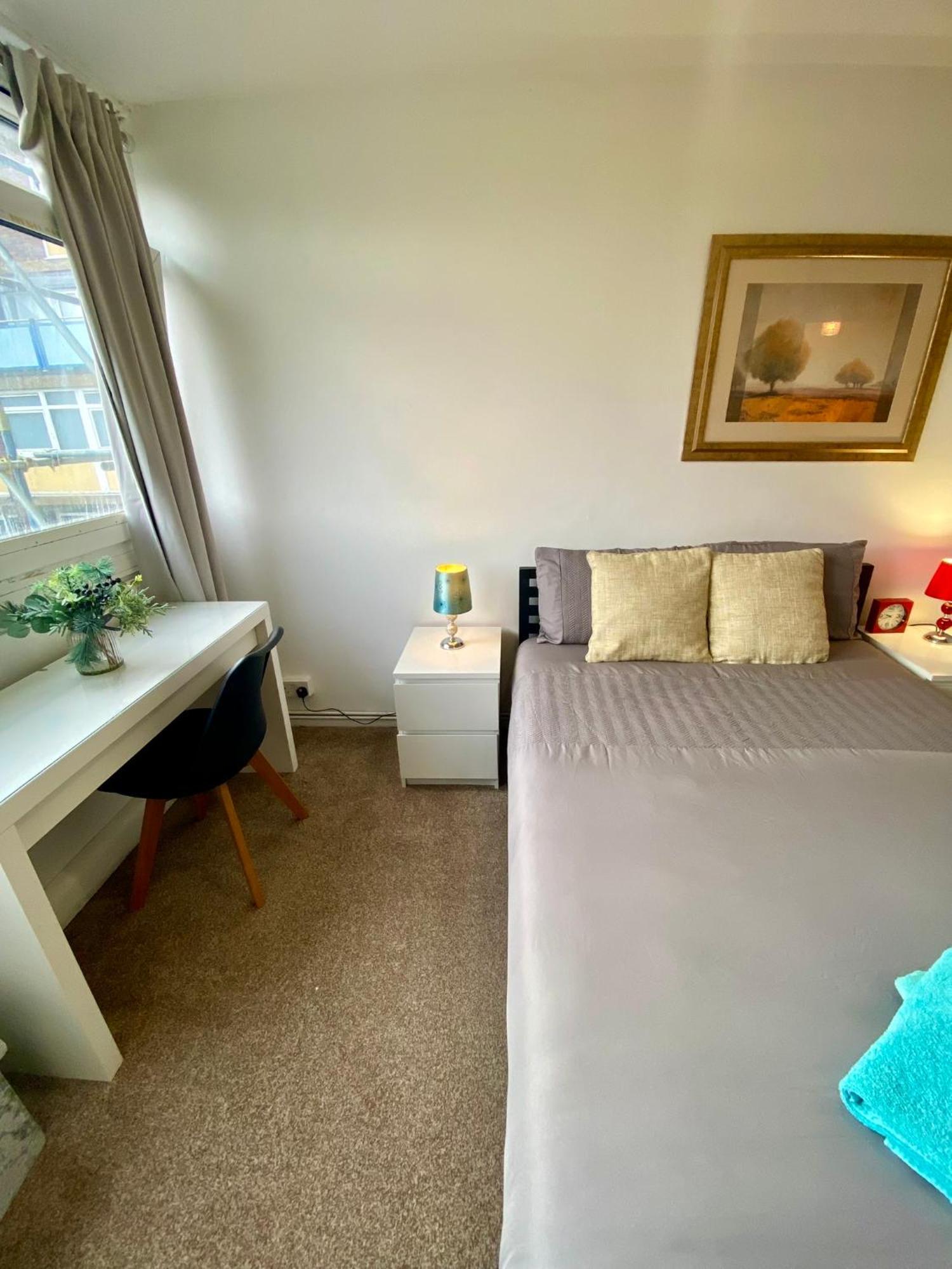 Cosy 3 Bed Apt, Old Truman Brewery! Brick Lane, London, E1 Lägenhet