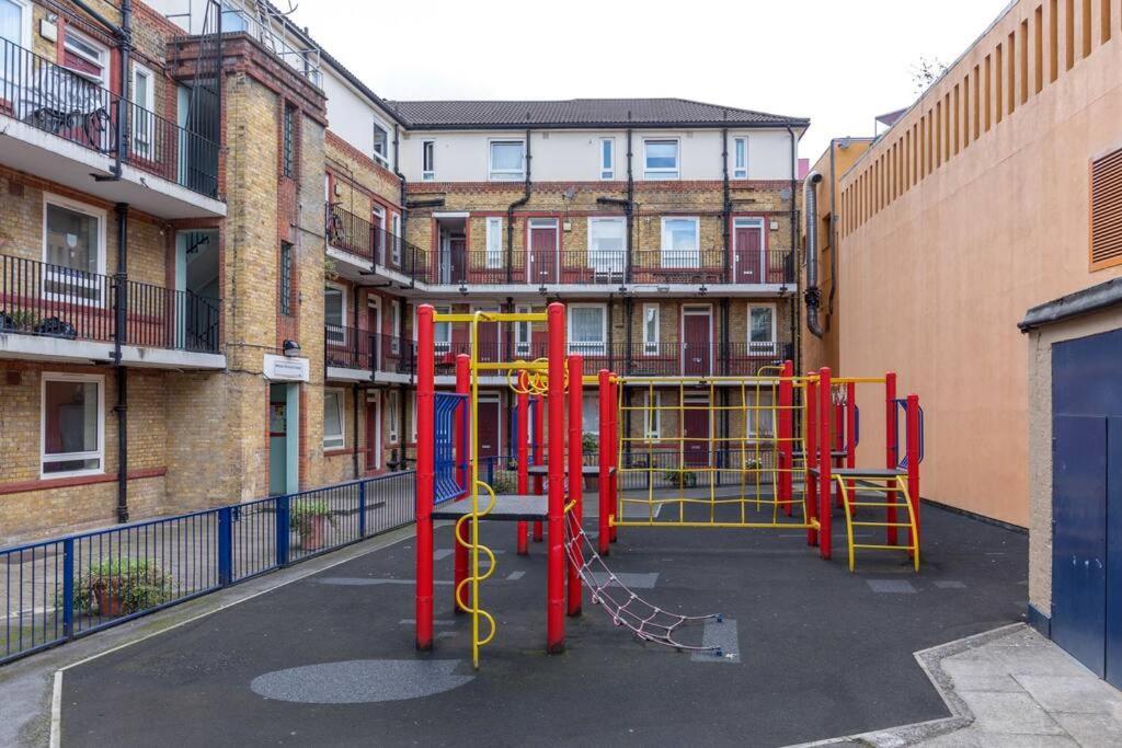 Bright, Modernised Close To Borough Market Leilighet London