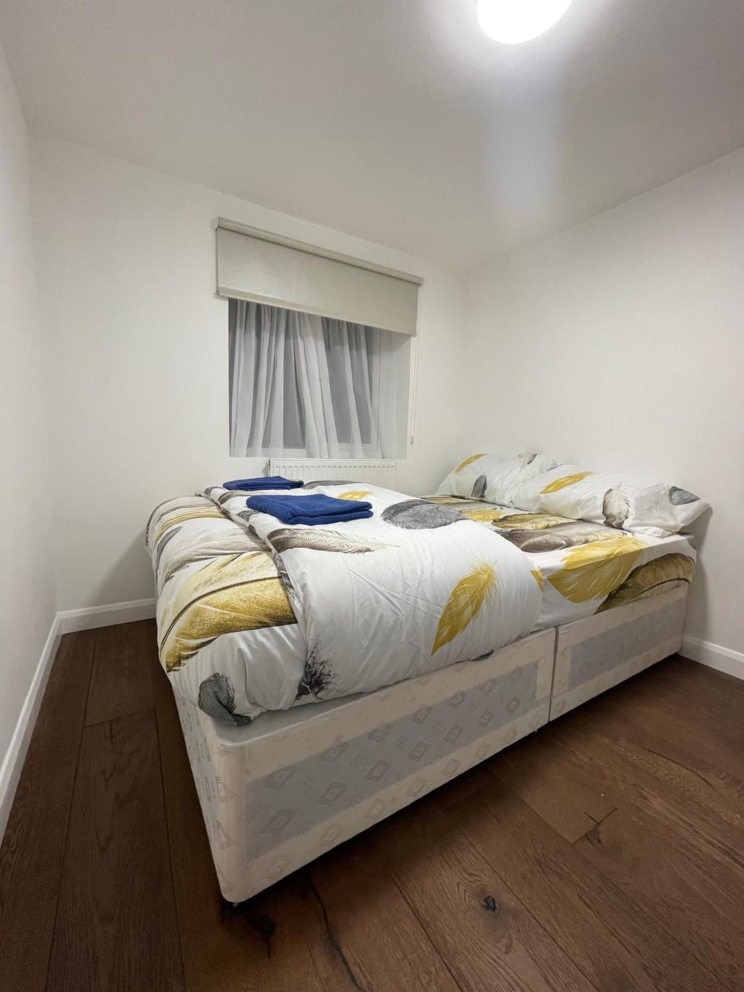 Two Bedroom Central Location Modern Flat Stratford London