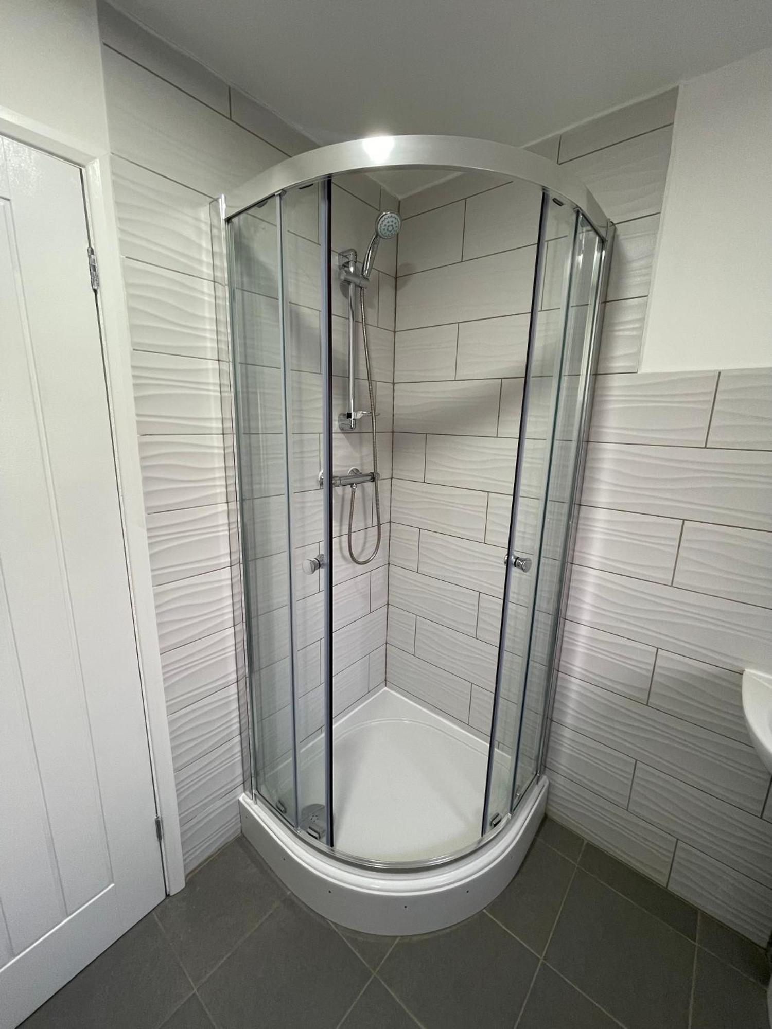Two Bedroom Central Location Modern Flat Stratford Apartment *