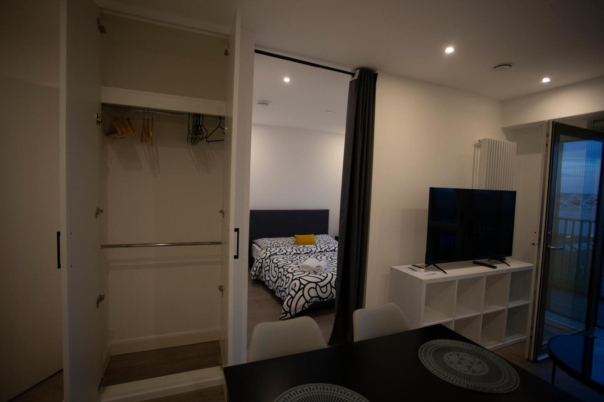 Modern Gem Near Excel & O2 Arena Balcony! Appartement *