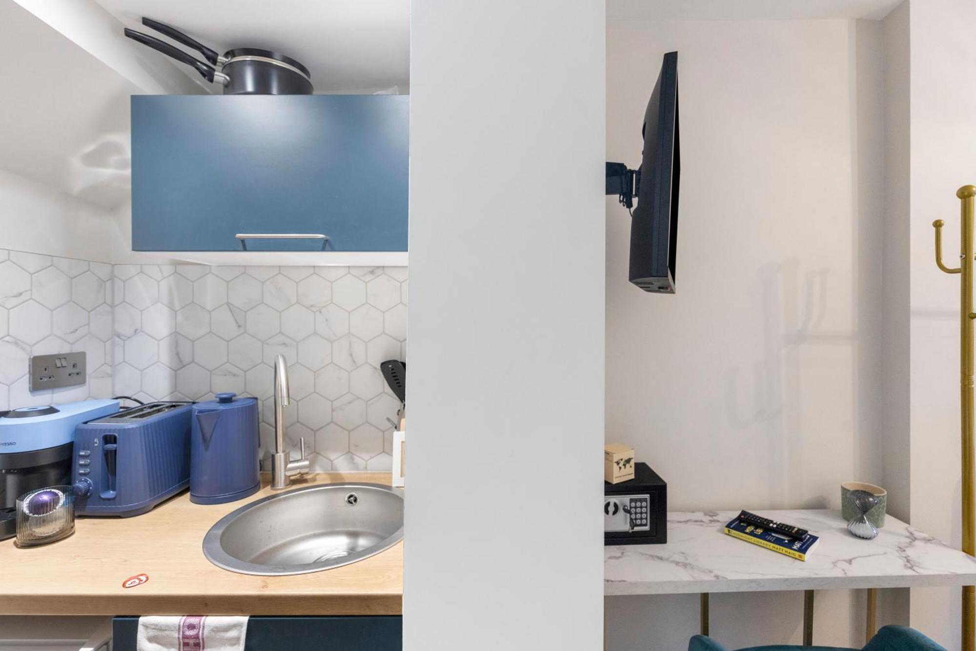 Urban Nest - Stylish Escape Apartment *