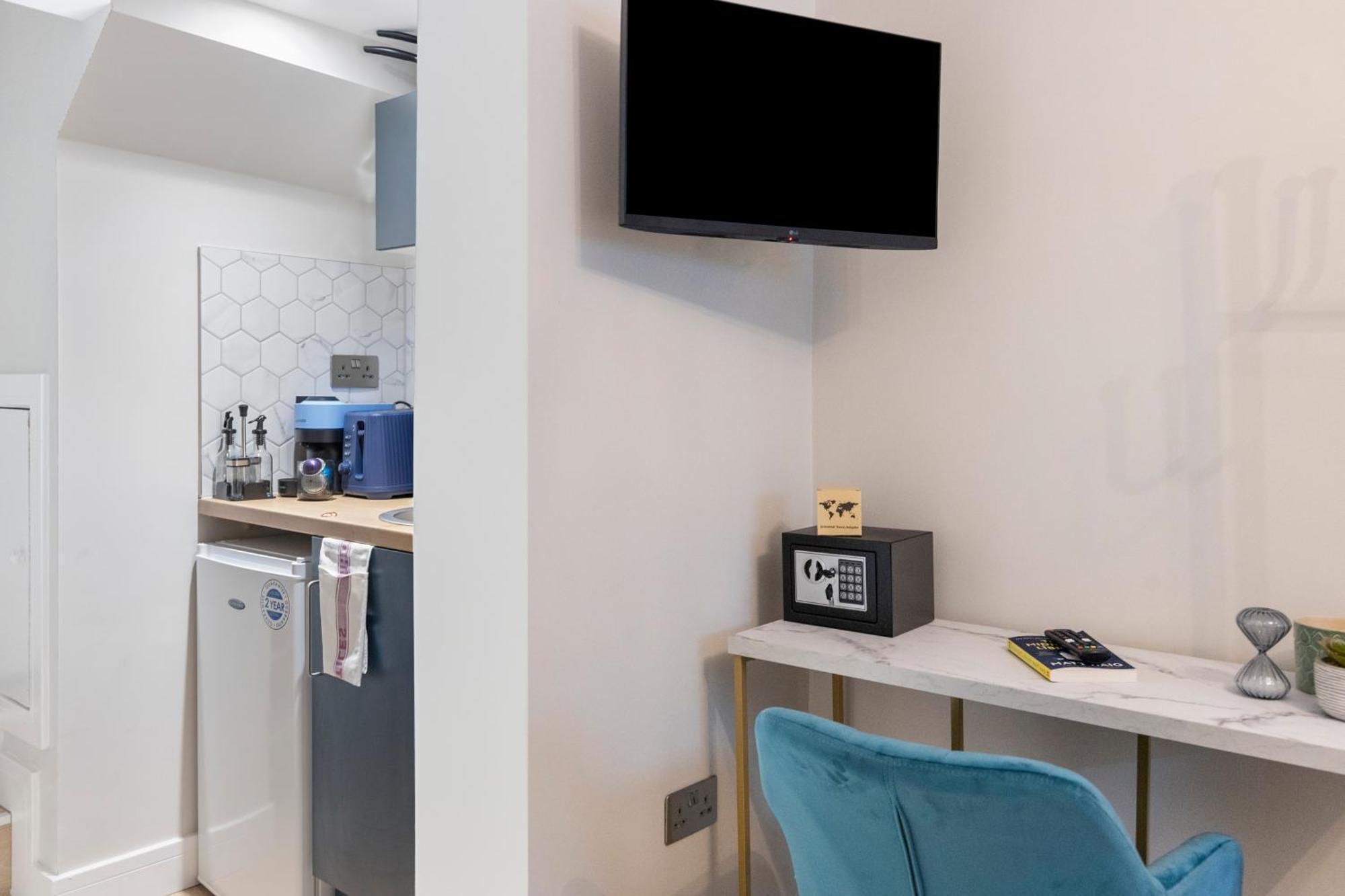Urban Nest - Stylish Escape Apartment
