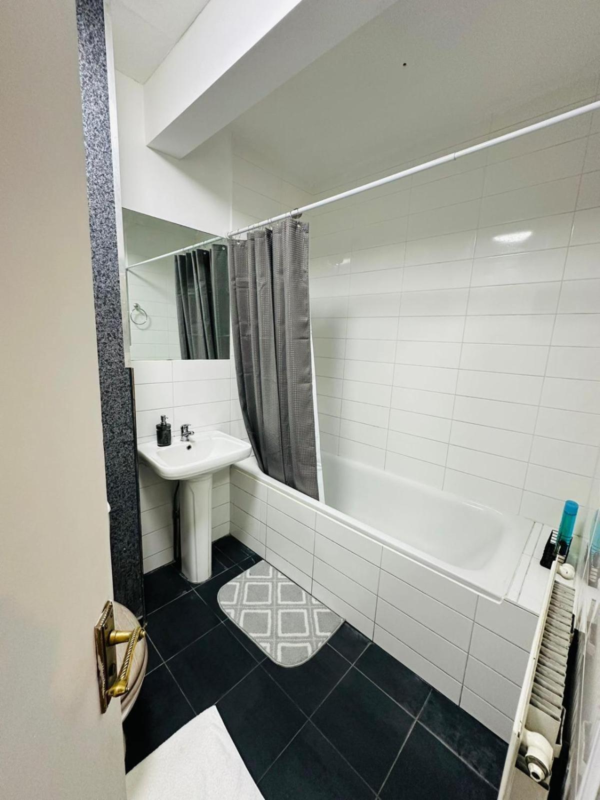 Aldgate East Bed & Breakfast London
