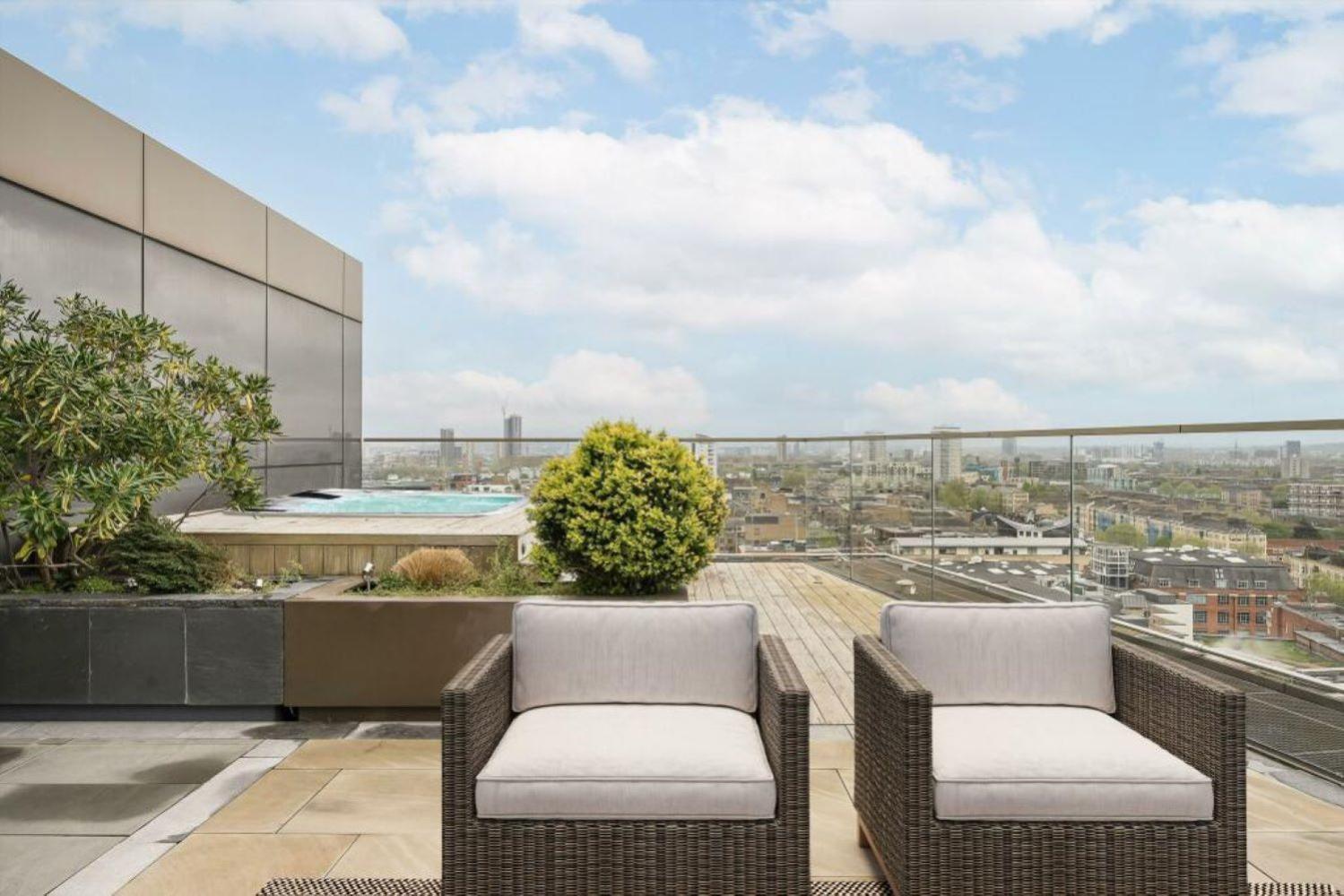 Stunning Duplex Penthouse Over 2200 Sq Ft Sleeps 8 With Jacuzzi Rooftop Views Of The City * Londen