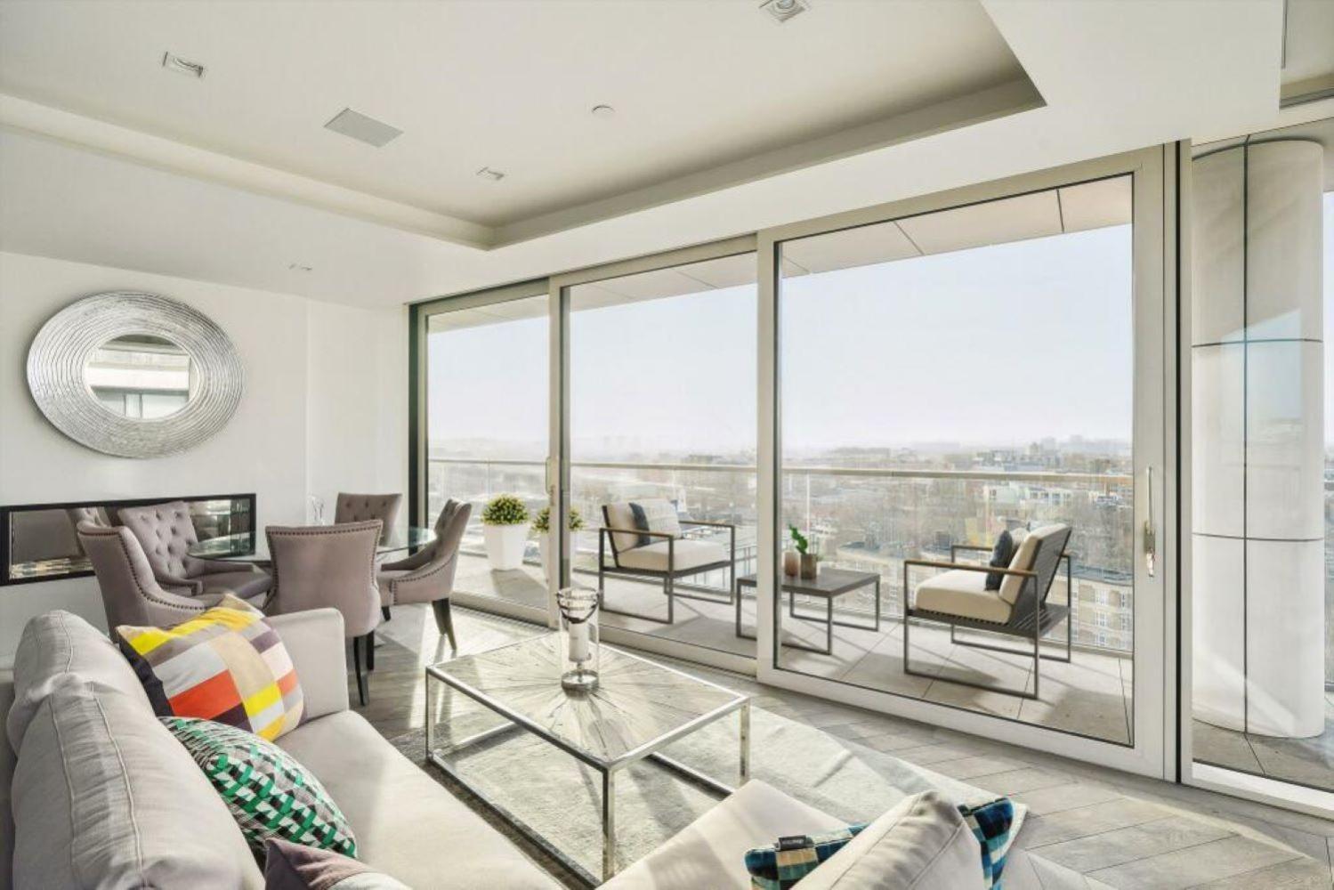 Stunning Duplex Penthouse Over 2200 Sq Ft Sleeps 8 With Jacuzzi Rooftop Views Of The City Appartement Londen