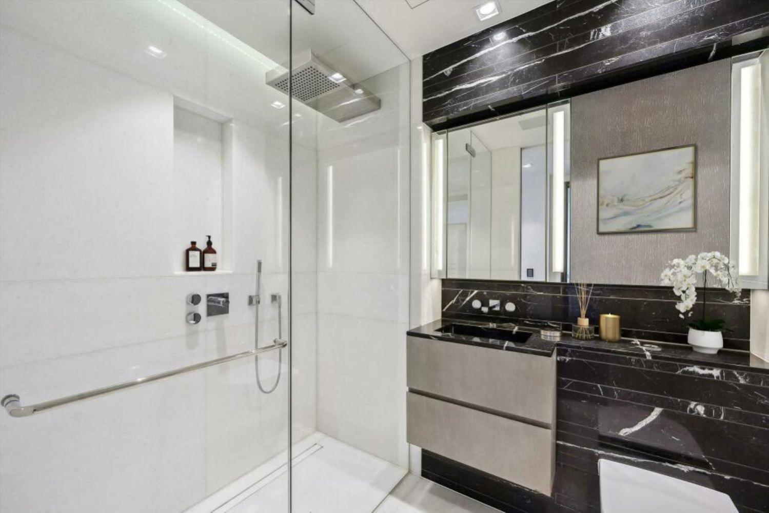 Appartement Stunning Duplex Penthouse Over 2200 Sq Ft Sleeps 8 With Jacuzzi Rooftop Views Of The City Londen