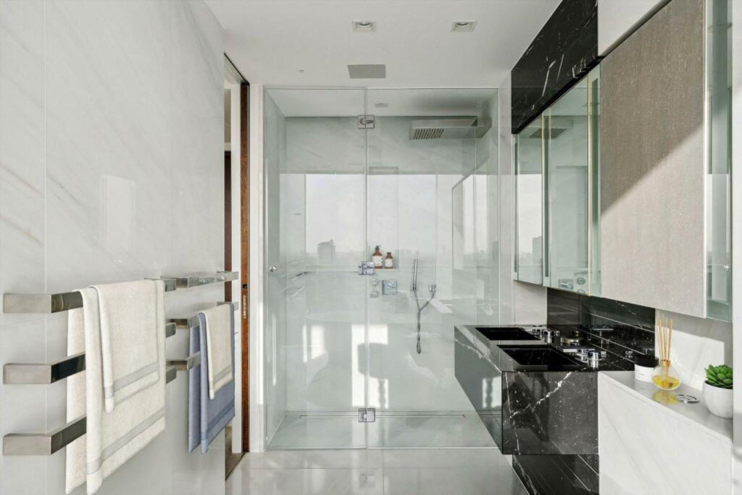 Stunning Duplex Penthouse Over 2200 Sq Ft Sleeps 8 With Jacuzzi Rooftop Views Of The City * Londen