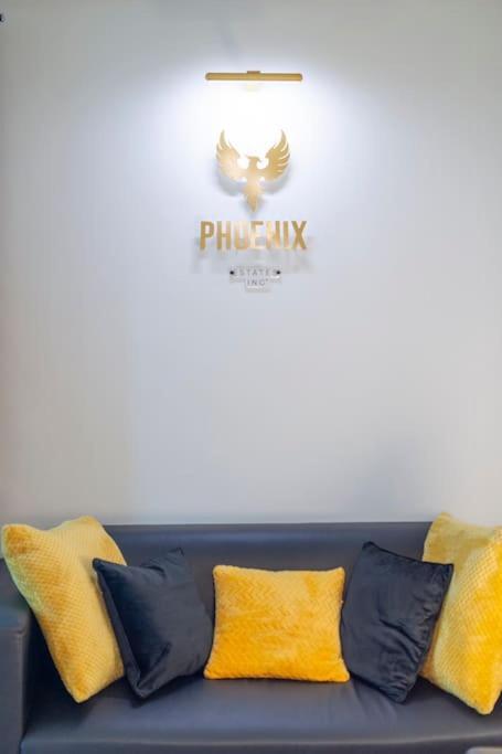 24hr Concierge, Gym, Pool, Museum, Shopping Centre Apartment