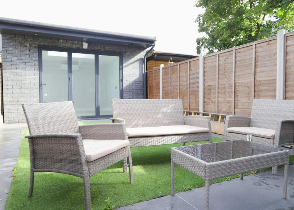 Leilighet Stylish Flat With Garden, Close To *