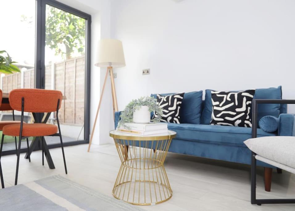 Leilighet Stylish Flat With Garden, Close To