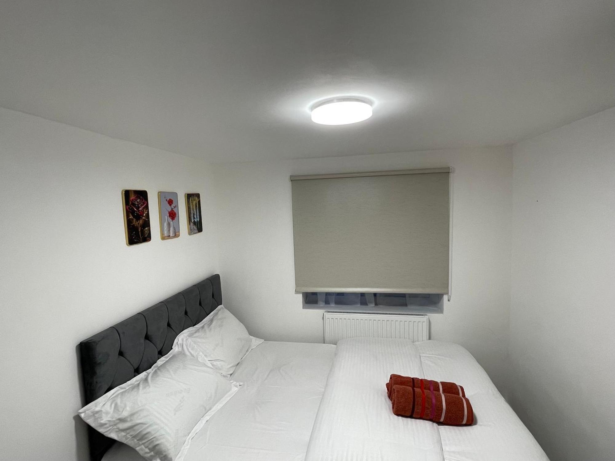 Two Bedroom Central Location Modern Flat Stratford London